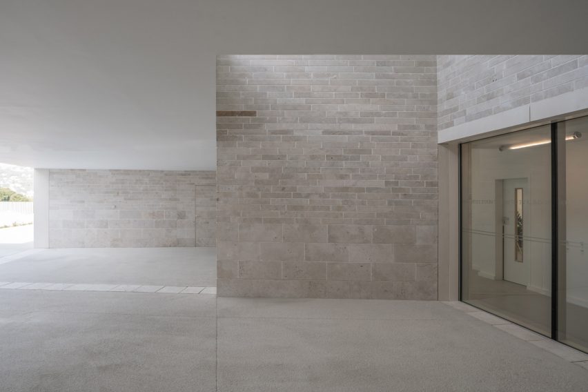 Ecole Communale Jacqueline de Rommily by Atelier Stéphane Fernandez