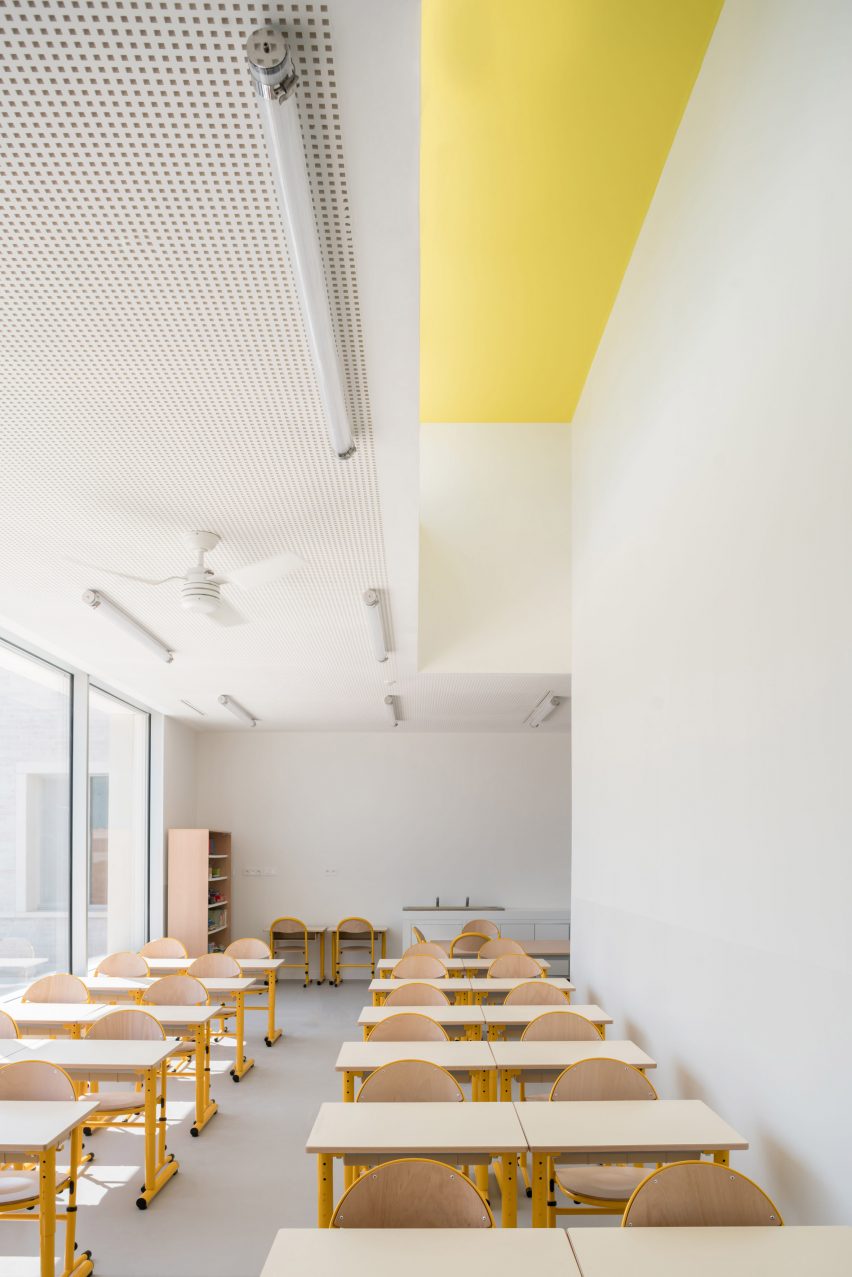 Ecole Communale Jacqueline de Rommily by Atelier Stéphane Fernandez