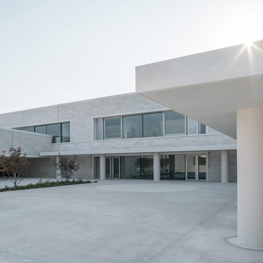 Ecole Communale Jacqueline de Rommily by Atelier Stéphane Fernandez