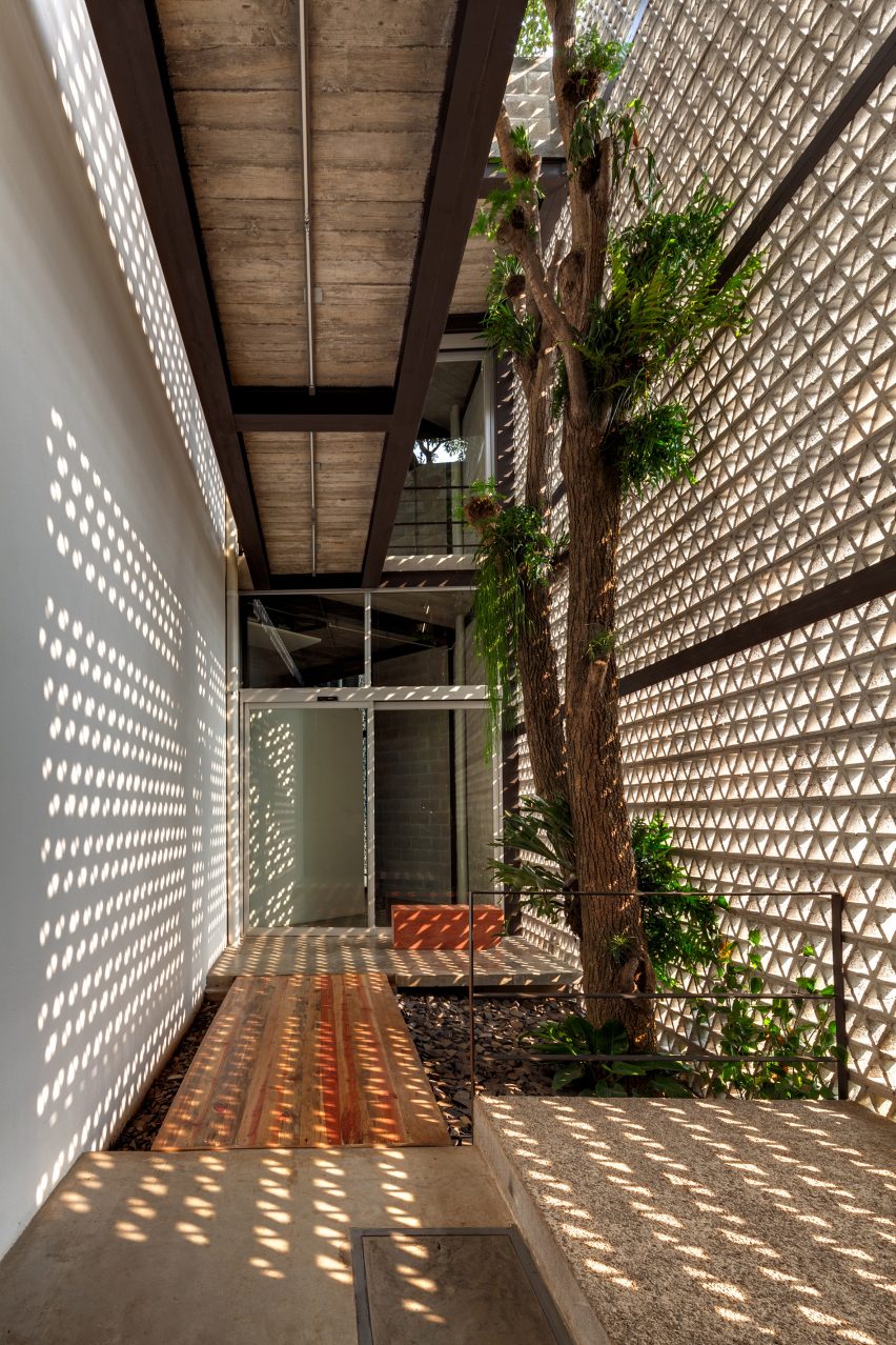 La Tallera gallery by Frida Escobedo