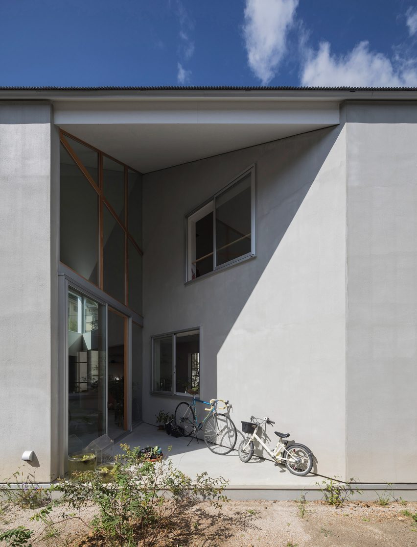 House in Sonobe by Tato Architects