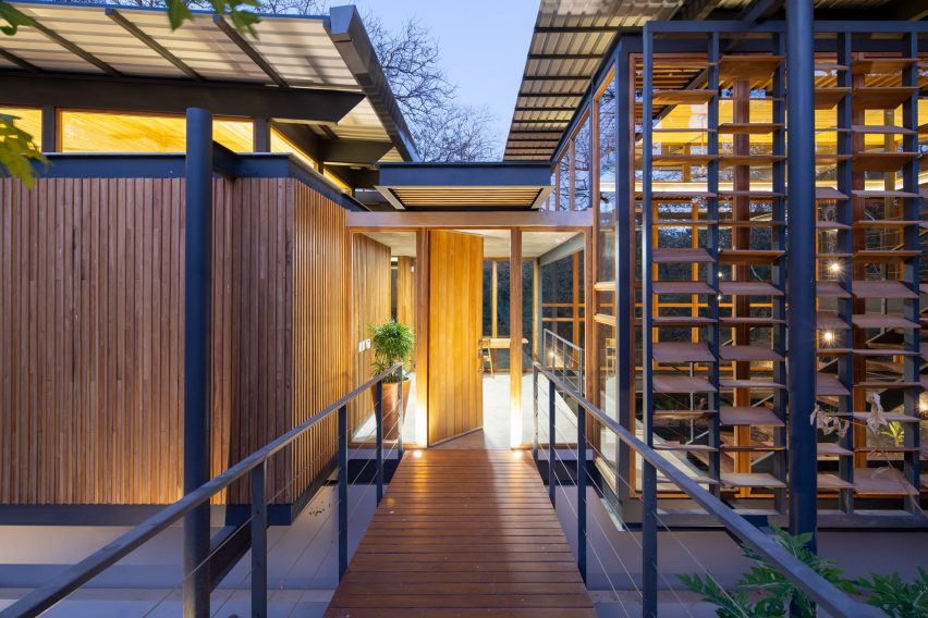 Jungle Frame House by Studio Saxe
