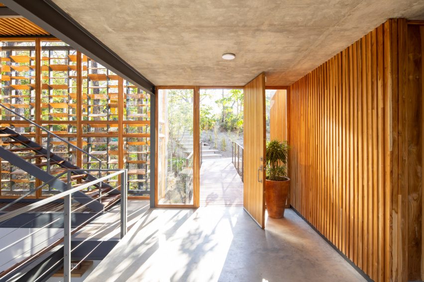 Jungle Frame House by Studio Saxe