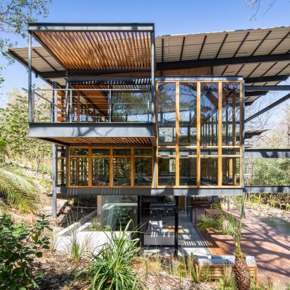 Jungle Frame House by Studio Saxe