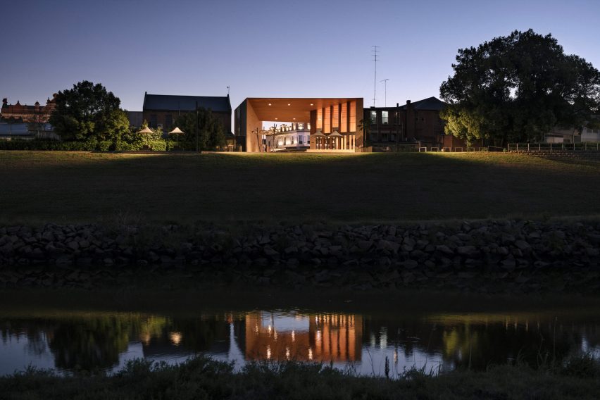 Maitland Riverlink by CHROFI and McGregor Coxall
