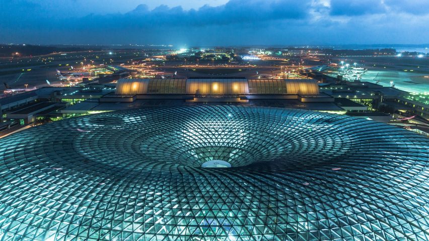 World’s tallest indoor waterfall in Moshe Safdie's Changi airport