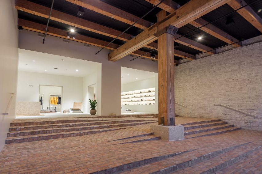 Notre interior renovation by Norman Kelley
