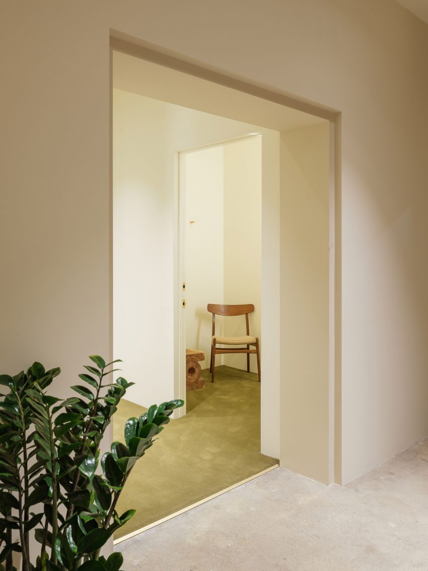 Notre interior renovation by Norman Kelley