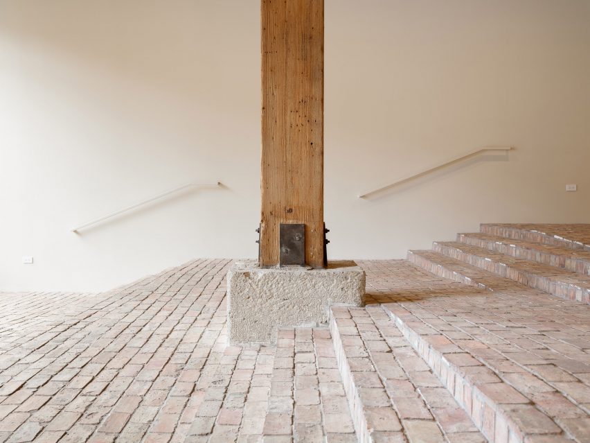 Notre interior renovation by Norman Kelley