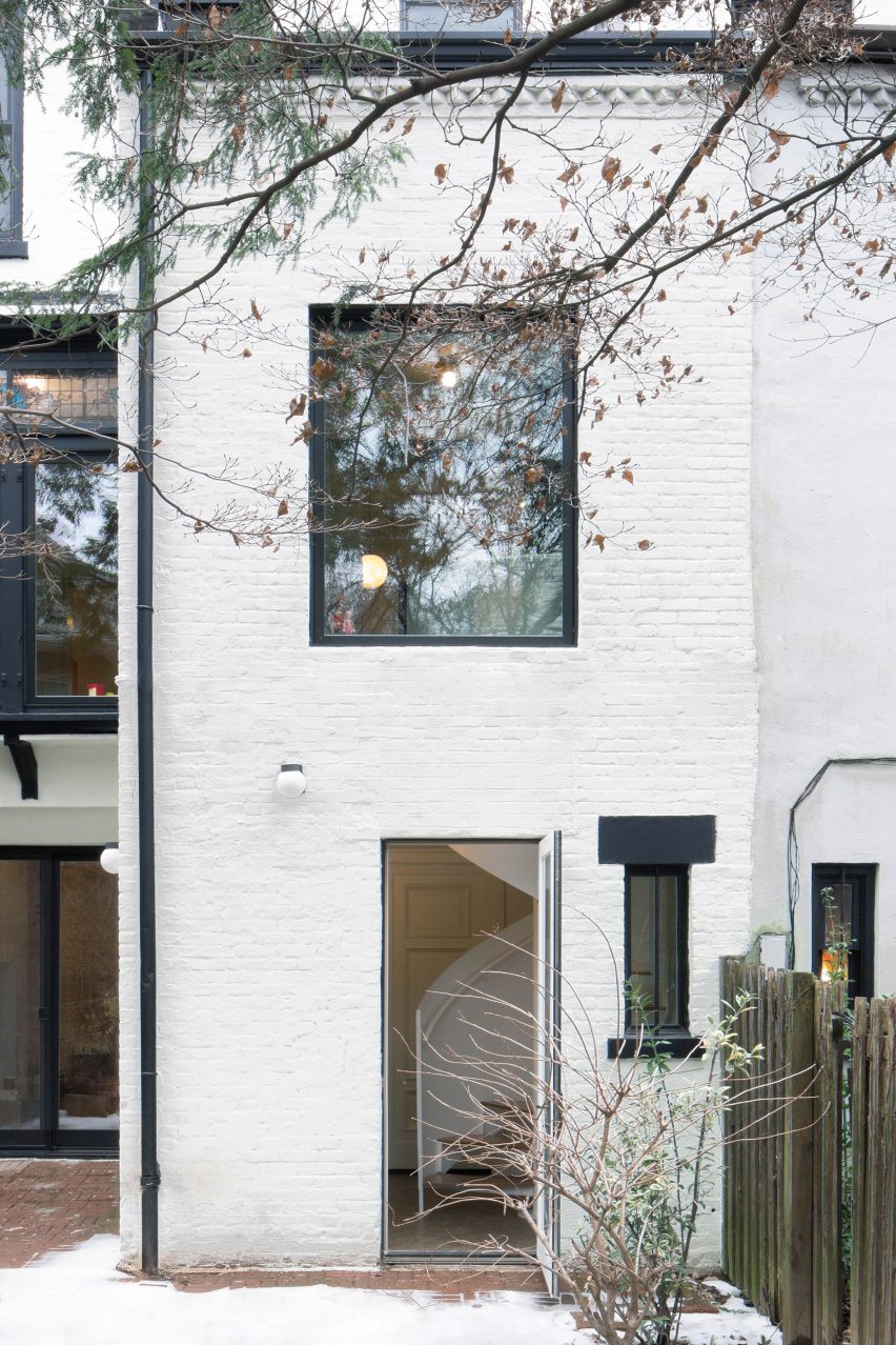 Prospect Lefferts Garden Townhouse by GRT Architects