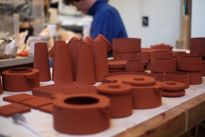Red mud residue ceramics From Wasteland to Living Room
