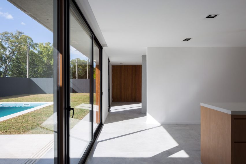 Rex House by Felipe Gonzalez Arzac