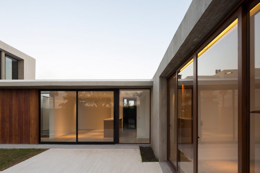 Rex House by Felipe Gonzalez Arzac