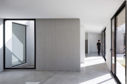 Rex House by Felipe Gonzalez Arzac