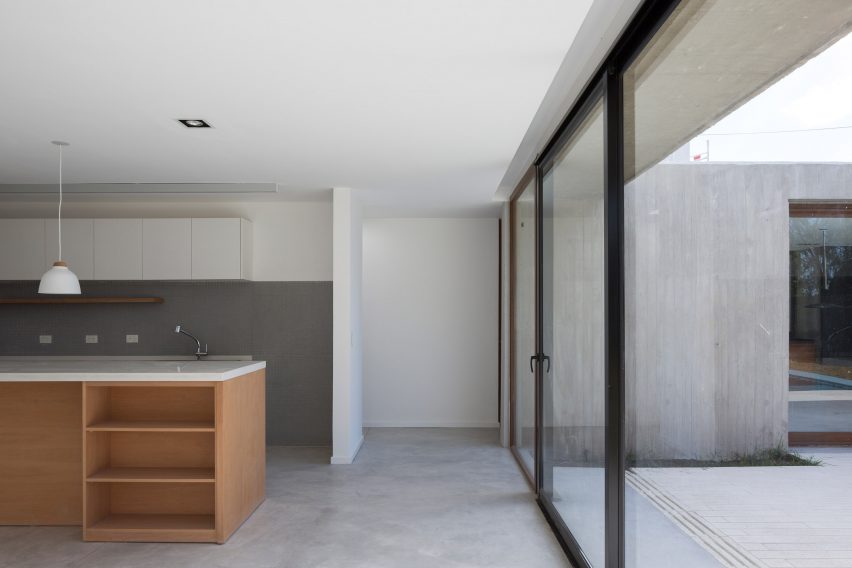 Rex House by Felipe Gonzalez Arzac