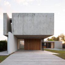 Rex House by Felipe Gonzalez Arzac