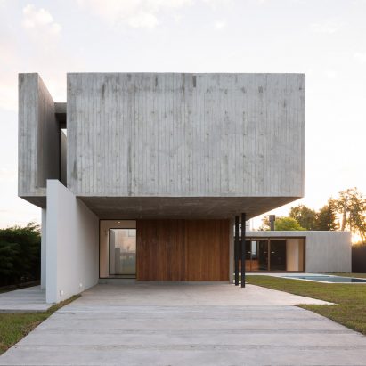Rex House by Felipe Gonzalez Arzac