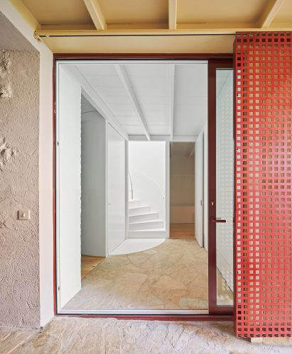 Single family house in Palau-Sator by Arquitectura-G