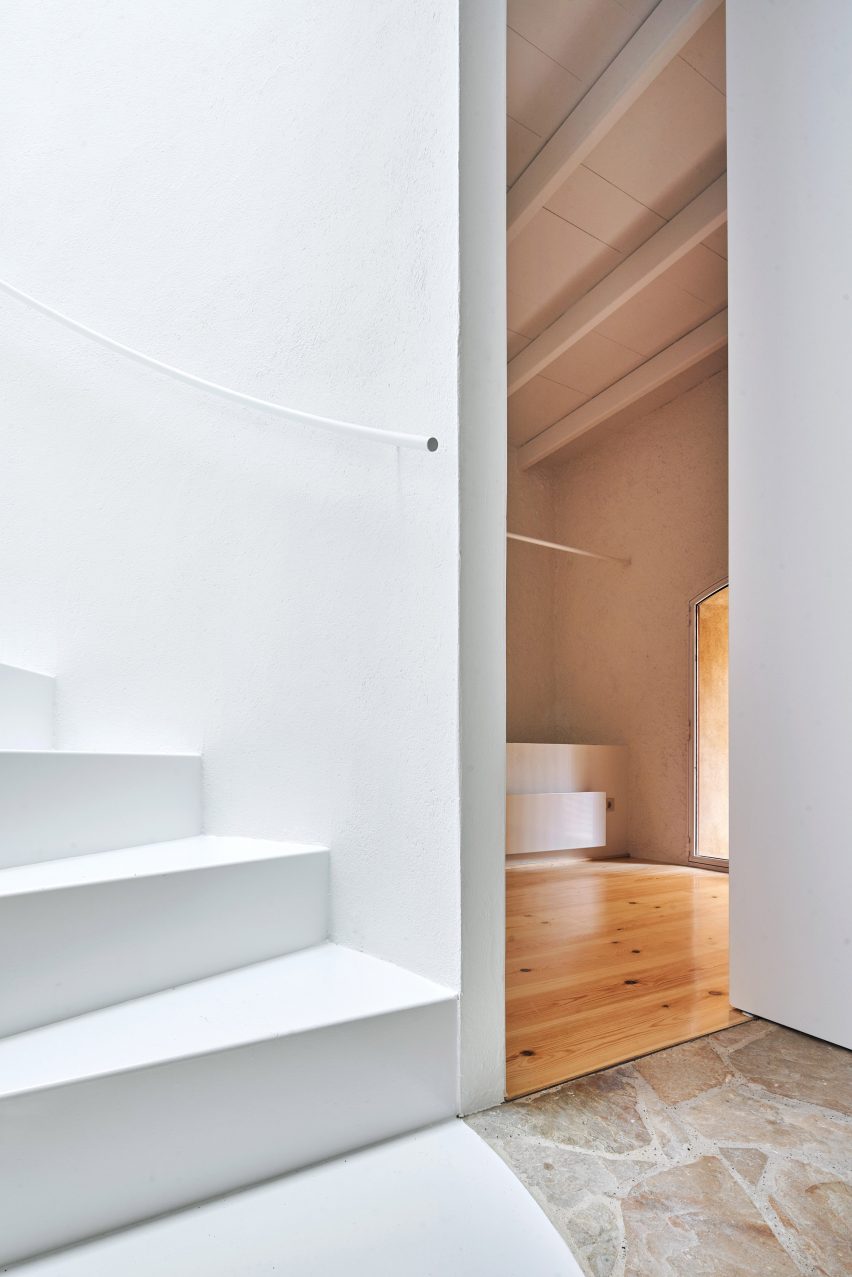 Single family house in Palau-Sator by Arquitectura-G