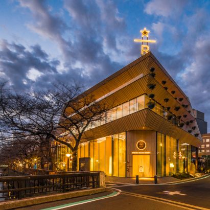 Exterior of Starbucks Reserve Roastery Tokyo, desinged by Kengo Kuma