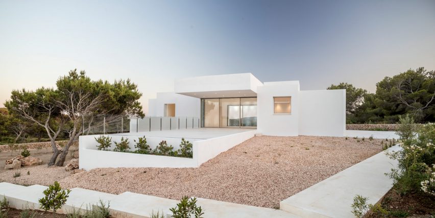 Villa Catwalk by Nomo Studio in Menorca