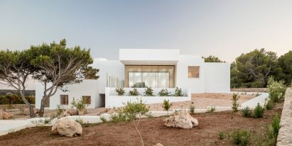 Villa Catwalk by Nomo Studio in Menorca