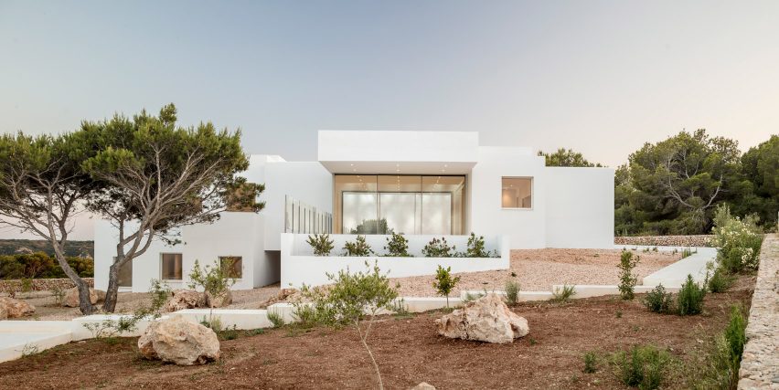 Villa Catwalk by Nomo Studio in Menorca