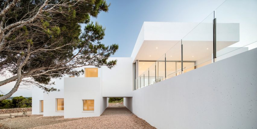 Villa Catwalk by Nomo Studio in Menorca