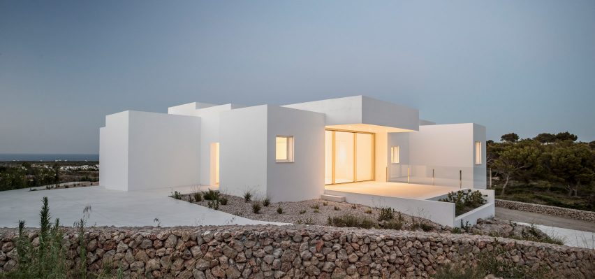 Villa Catwalk by Nomo Studio in Menorca