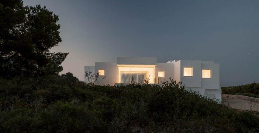 Villa Catwalk by Nomo Studio in Menorca