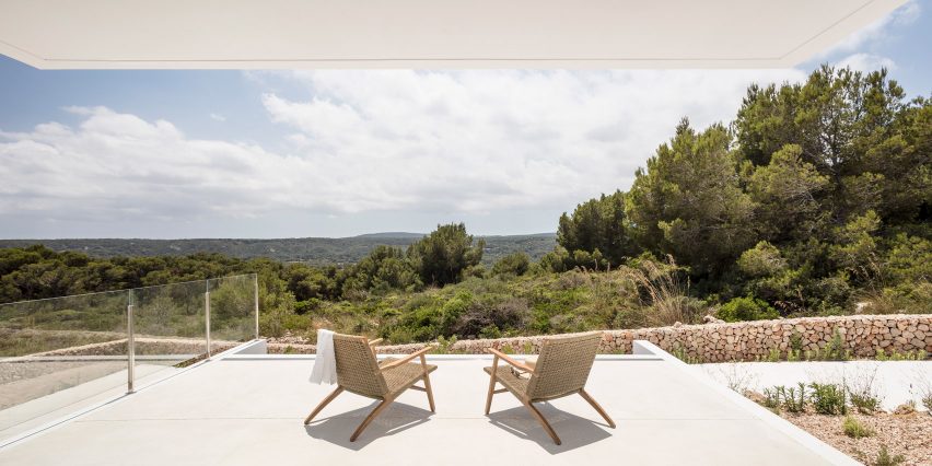 Villa Catwalk by Nomo Studio in Menorca