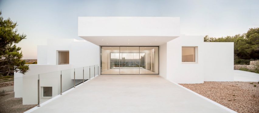Villa Catwalk by Nomo Studio in Menorca