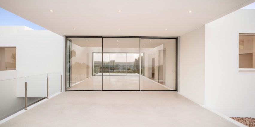Villa Catwalk by Nomo Studio in Menorca