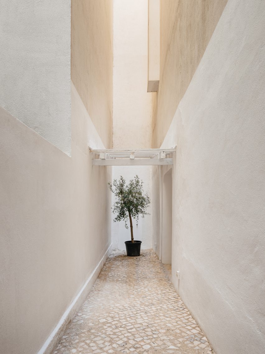 Apartment in Lapa by Filipe Fonseca Costa