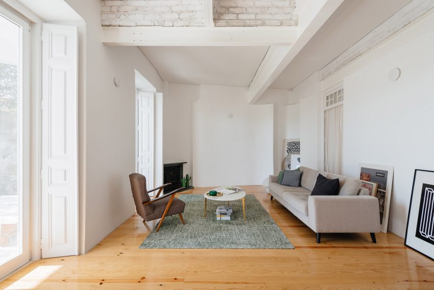 Apartment in Lapa by Filipe Fonseca Costa