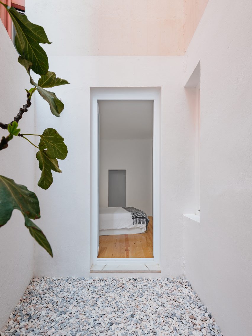 Apartment in Lapa by Filipe Fonseca Costa