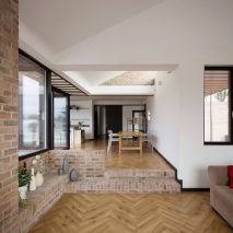 Scullion Architects builds Blackrock House in meadow on the Irish seaside