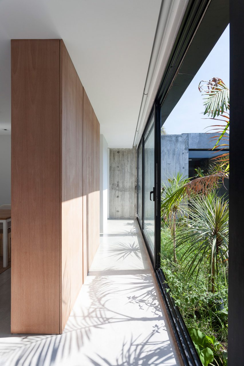 Casa Closed in La Plata Argentina by Felipe Gonzalez Arzac
