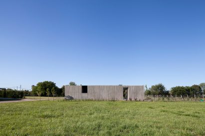 Casa Closed in La Plata Argentina by Felipe Gonzalez Arzac