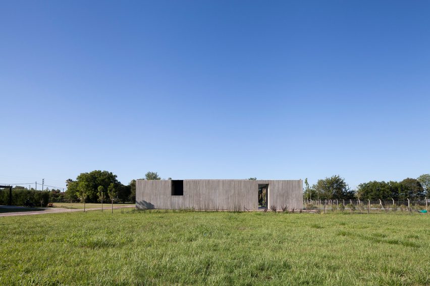 Casa Closed in La Plata Argentina by Felipe Gonzalez Arzac