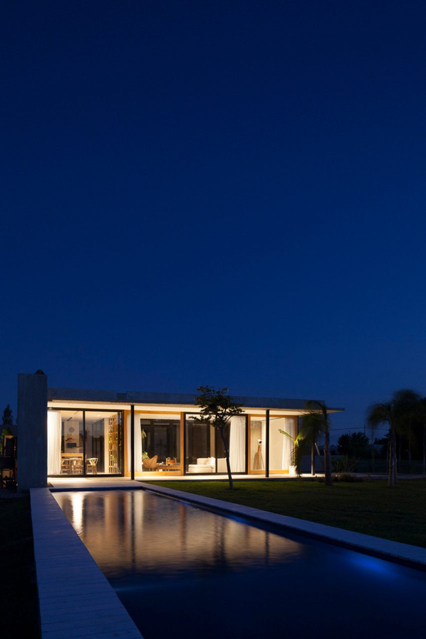 Casa Closed in La Plata Argentina by Felipe Gonzalez Arzac