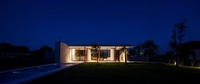 Casa Closed in La Plata Argentina by Felipe Gonzalez Arzac
