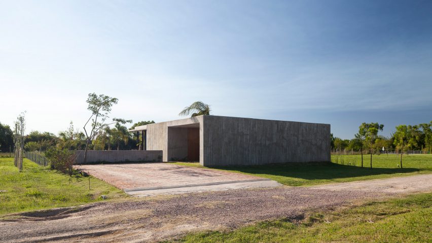 Casa Closed in La Plata Argentina by Felipe Gonzalez Arzac