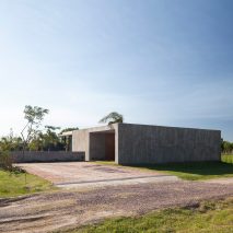 Casa Closed in La Plata Argentina by Felipe Gonzalez Arzac