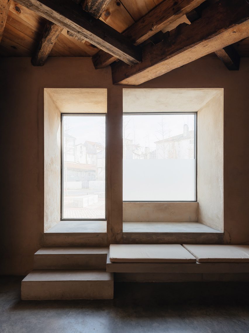 Ceramics factory in Coimbra, Portugal designed by Luisa Bebiano Arquitectos and Atelier do Corvo
