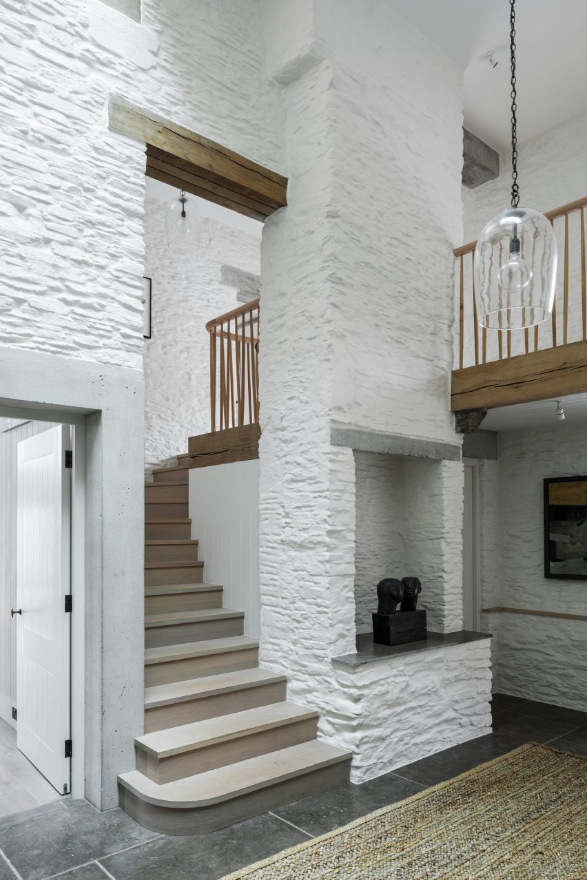 Coastal House by 6a Architects
