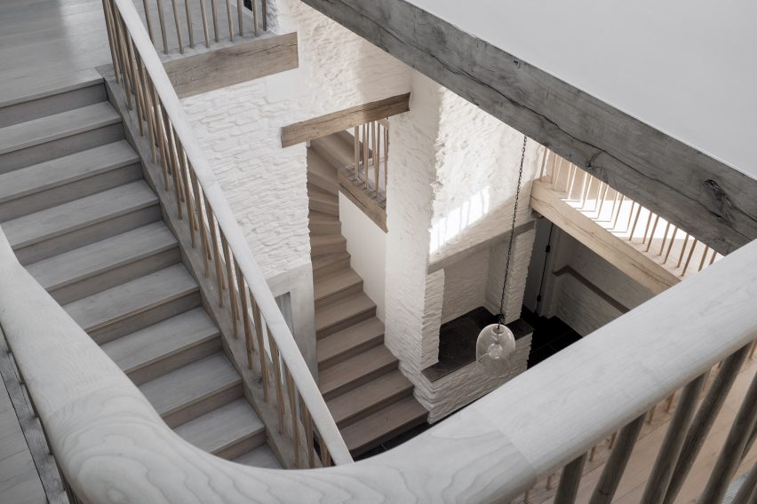Coastal House by 6a Architects