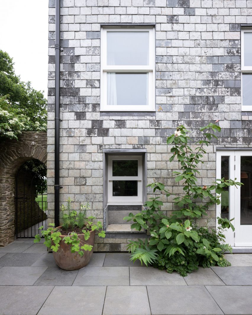 Coastal House by 6a Architects