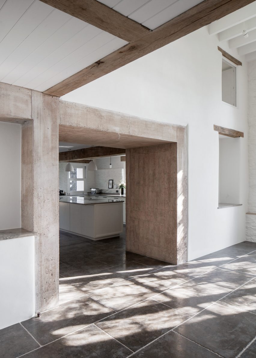 Coastal House by 6a Architects
