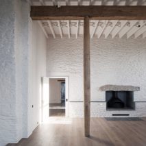 Coastal House by 6a Architects
